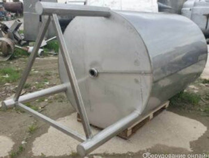 Фото объявления Новая нержавеющая емкость, объем — 3 куб.м.,  вертикальная исполнения, коническое дно, круглый люк